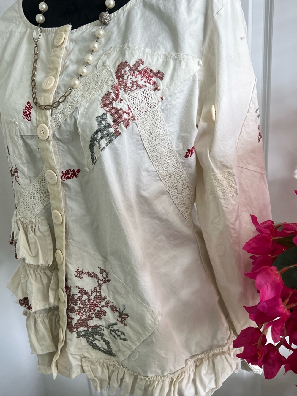 Women's Cream Ruffle Button-Front Blouse with Floral Print XL - Picture 6 of 10